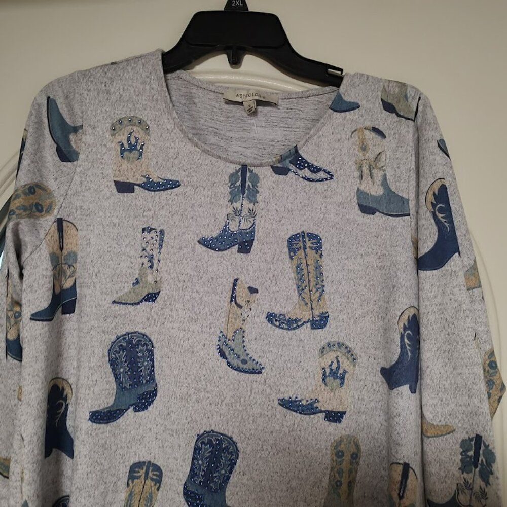 New Astrologie Gray Rhinestone Boots 3/4 Sleeve Top Size Women's Small - Picture 2 of 2
